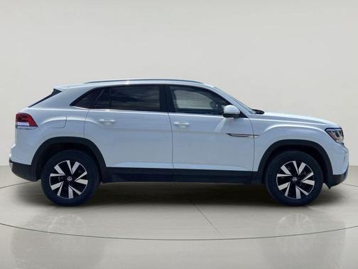 Pure White 2023 Volkswagen Atlas Cross Sport 2.0T SE