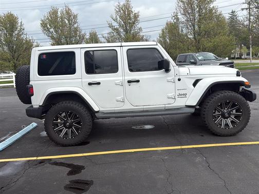 Bright White 2019 Jeep Wrangler Unlimited Sahara