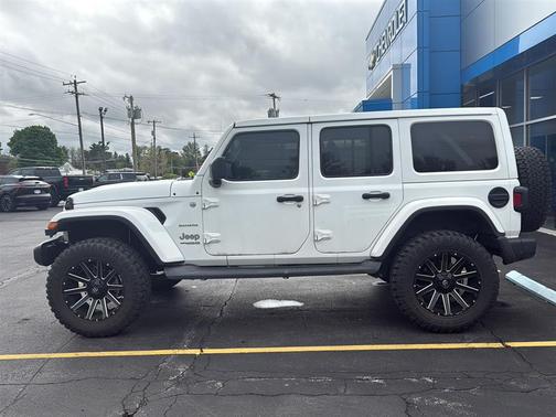 Bright White 2019 Jeep Wrangler Unlimited Sahara