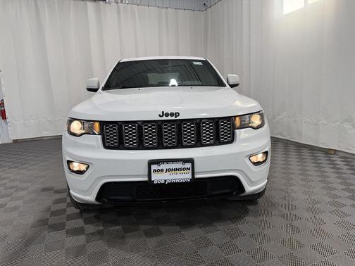 Bright White Clearcoat 2019 Jeep Grand Cherokee Altitude