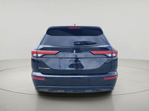 Labrador Black Pearl 2022 Mitsubishi Outlander Black Edition S-AWC