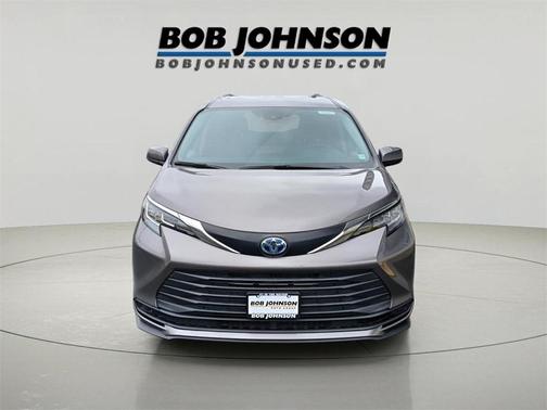 2021 Toyota Sienna LE
