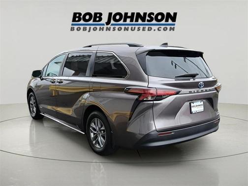 2021 Toyota Sienna LE