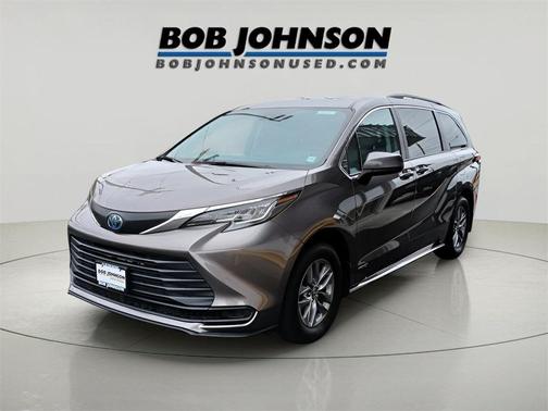 2021 Toyota Sienna LE