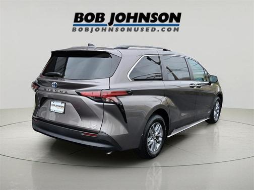 2021 Toyota Sienna LE