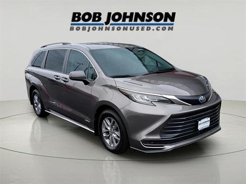 2021 Toyota Sienna LE