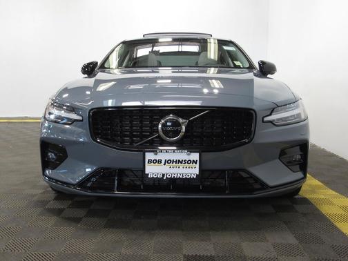 Thunder Grey Metallic 2023 Volvo S60 B5 Plus Dark Theme