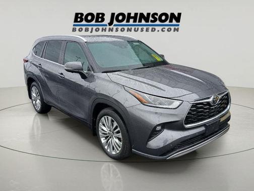 Magnetic Gray Metallic 2024 Toyota Highlander Platinum
