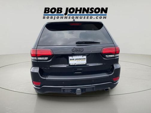 Diamond Black Crystal Pearlcoat 2022 Jeep Grand Cherokee Laredo