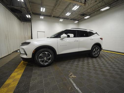 Iridescent Pearl Tricoat 2023 Chevrolet Blazer 2LT