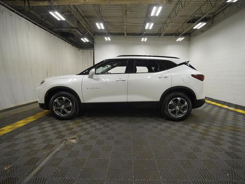 Iridescent Pearl Tricoat 2023 Chevrolet Blazer 2LT