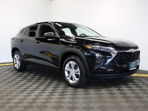 Mosaic Black Metallic 2024 Chevrolet Trax LS