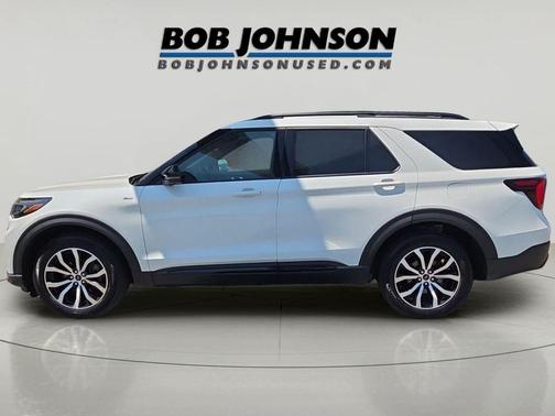 Star White Metallic Tri-Coat 2025 Ford Explorer ST-Line