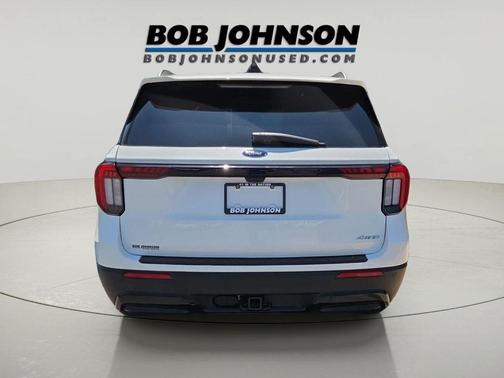 Star White Metallic Tri-Coat 2025 Ford Explorer ST-Line