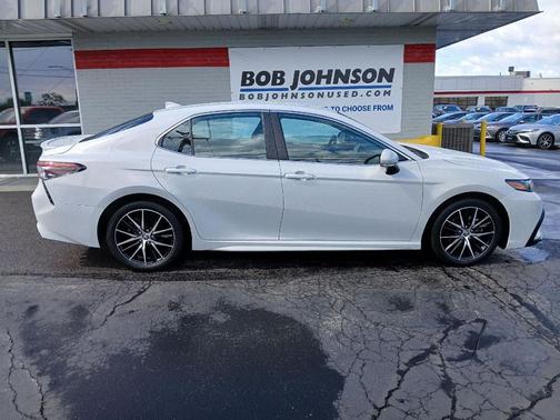 Ice Edge 2024 Toyota Camry SE