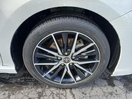 Ice Edge 2024 Toyota Camry SE
