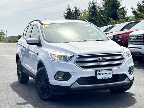 Oxford White 2018 Ford Escape SE