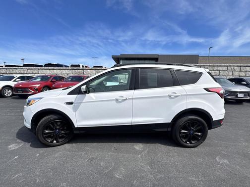Oxford White 2018 Ford Escape SE