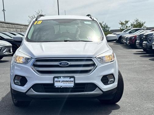 Oxford White 2018 Ford Escape SE
