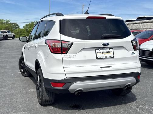 Oxford White 2018 Ford Escape SE