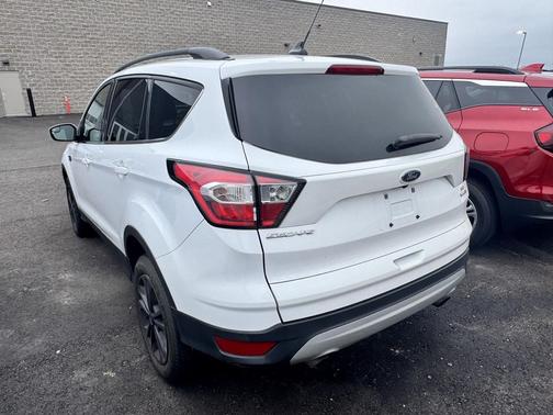 Oxford White 2018 Ford Escape SE