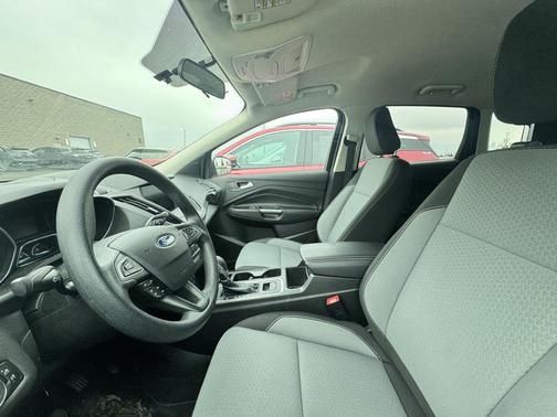 Oxford White 2018 Ford Escape SE