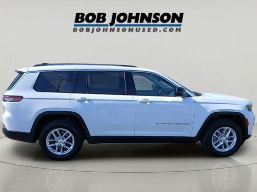 Bright White Clearcoat 2022 Jeep Grand Cherokee L Laredo