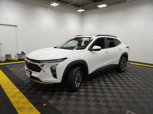 Summit White 2024 Chevrolet Trax LT