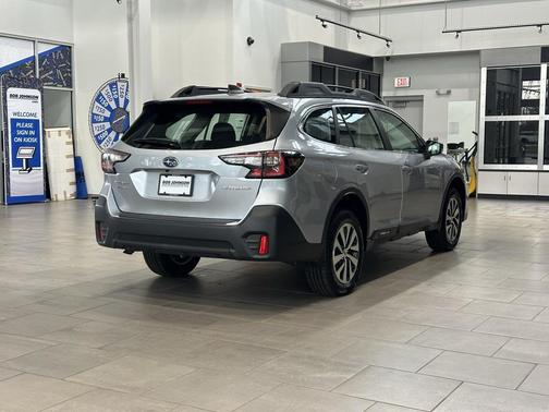 2022 Subaru Outback Base