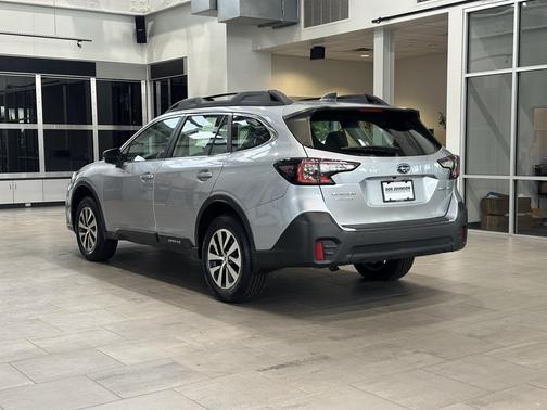 2022 Subaru Outback Base