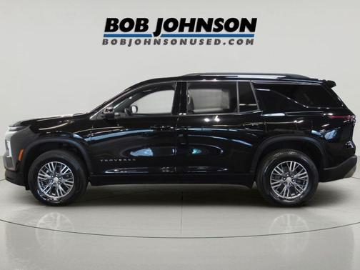 Mosaic Black Metallic 2025 Chevrolet Traverse LT