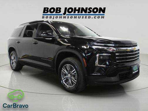 Mosaic Black Metallic 2025 Chevrolet Traverse LT