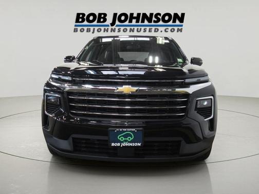 Mosaic Black Metallic 2025 Chevrolet Traverse LT