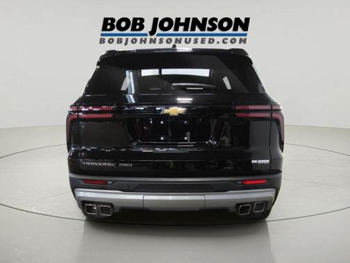 Mosaic Black Metallic 2025 Chevrolet Traverse LT