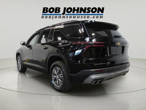 Mosaic Black Metallic 2025 Chevrolet Traverse LT