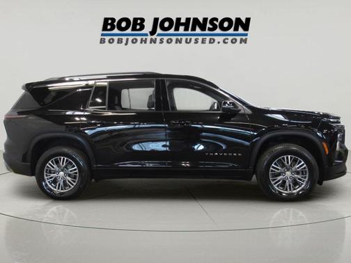 Mosaic Black Metallic 2025 Chevrolet Traverse LT