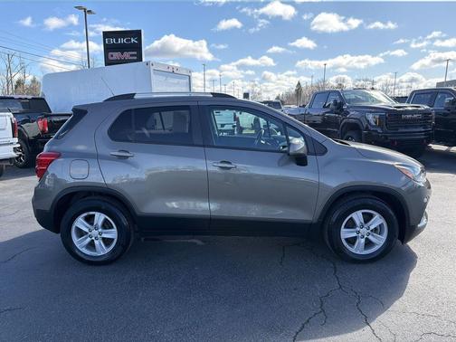 Stone Gray Metallic 2021 Chevrolet Trax LT