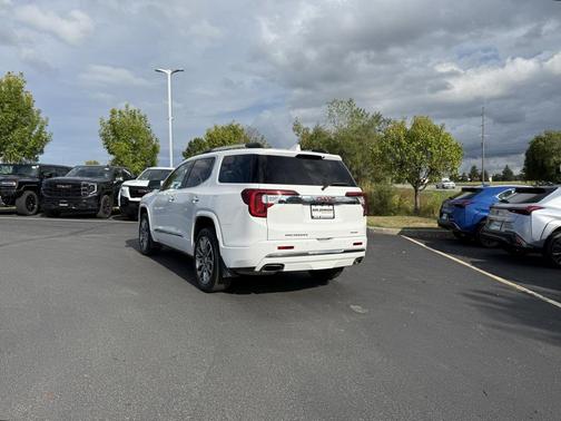 2023 GMC Acadia Denali