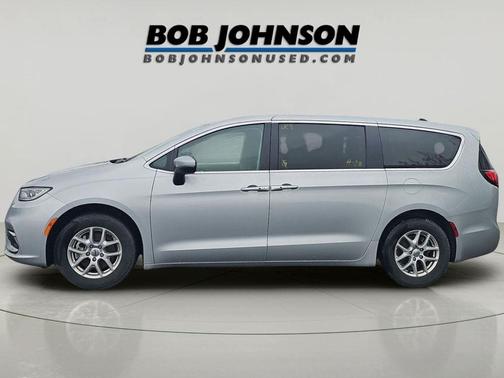 Silver Mist Clearcoat 2023 Chrysler Pacifica Touring L