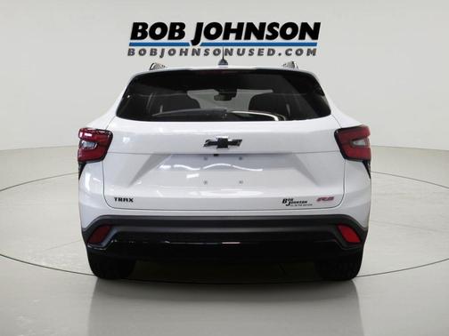 Summit White 2025 Chevrolet Trax FWD 2RS