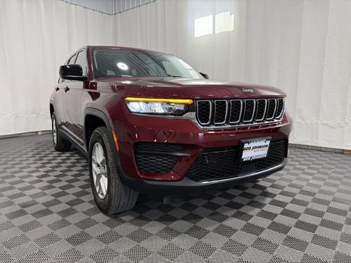 Velvet Red Pearlcoat 2023 Jeep Grand Cherokee Laredo
