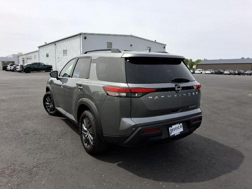 Gun Metallic 2022 Nissan Pathfinder SV 4WD