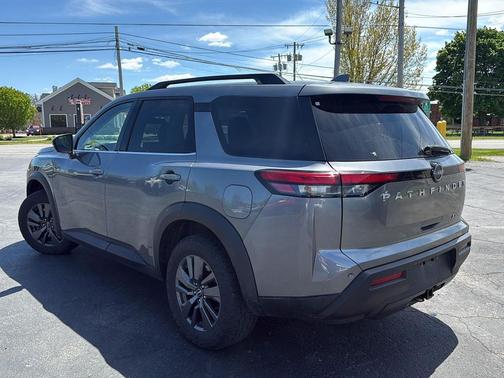 Gun Metallic 2022 Nissan Pathfinder SV 4WD