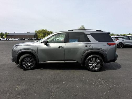 Gun Metallic 2022 Nissan Pathfinder SV 4WD