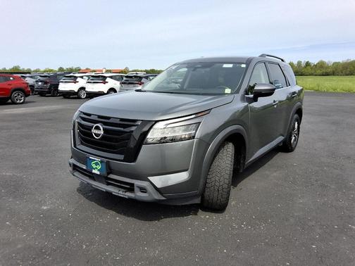 Gun Metallic 2022 Nissan Pathfinder SV 4WD