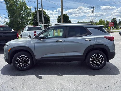 Sterling Gray Metallic 2024 Chevrolet Trailblazer LT