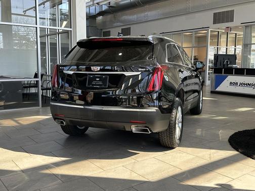 Stellar Black Metallic 2023 Cadillac XT5 Luxury