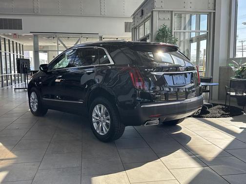Stellar Black Metallic 2023 Cadillac XT5 Luxury