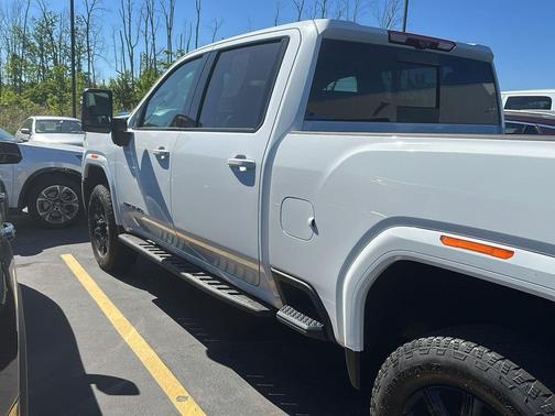 Summit White 2025 GMC Sierra 2500 AT4