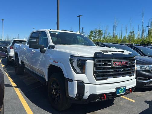 Summit White 2025 GMC Sierra 2500 AT4